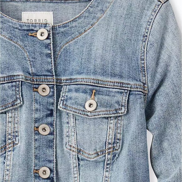 🆕 3X CROP COLLARLESS DENIM JACKET - LIGHT WASH - Picture 3 of 6